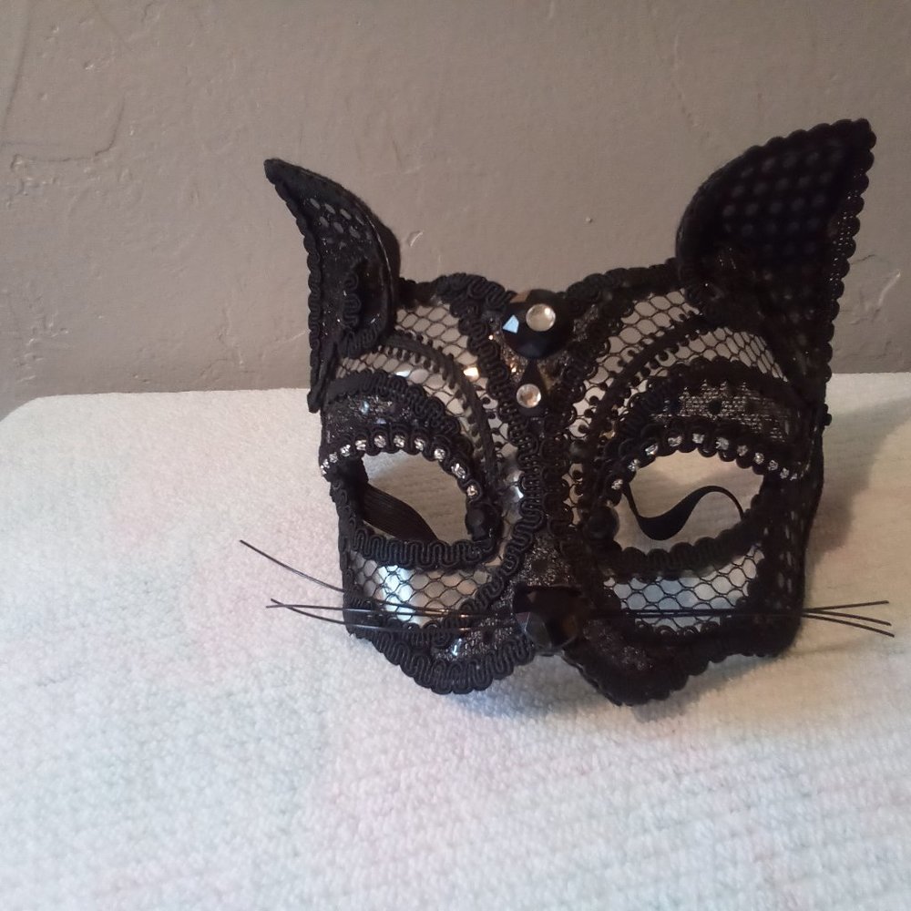 Mask - Picture 4 of 4